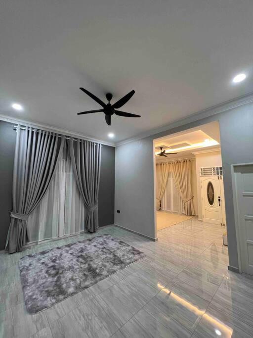 Majestic Homestay - Pasir Puteh Exterior photo